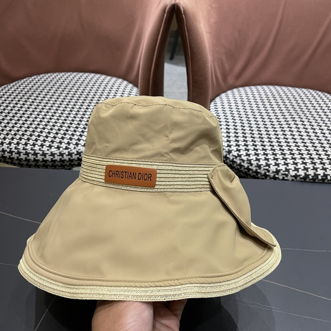   迪奥🧢春夏新款渔夫帽🧢 火爆出货，百搭单品🥰随便搭配都很好看 质量超赞👍 时尚百搭