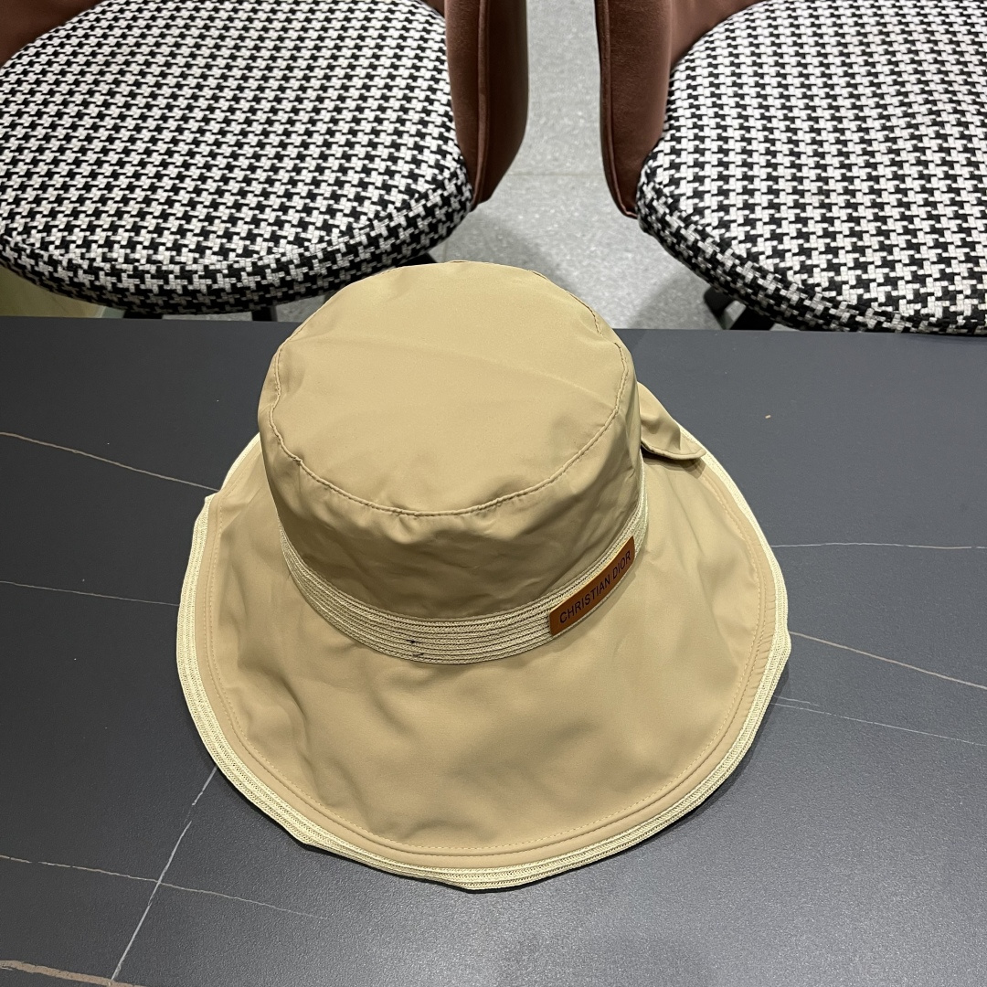   迪奥🧢春夏新款渔夫帽🧢 火爆出货，百搭单品🥰随便搭配都很好看 质量超赞👍 时尚百搭