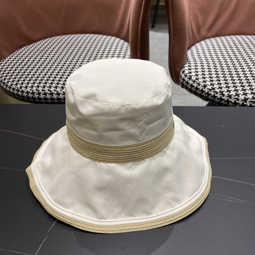   迪奥🧢春夏新款渔夫帽🧢 火爆出货，百搭单品🥰随便搭配都很好看 质量超赞👍 时尚百搭