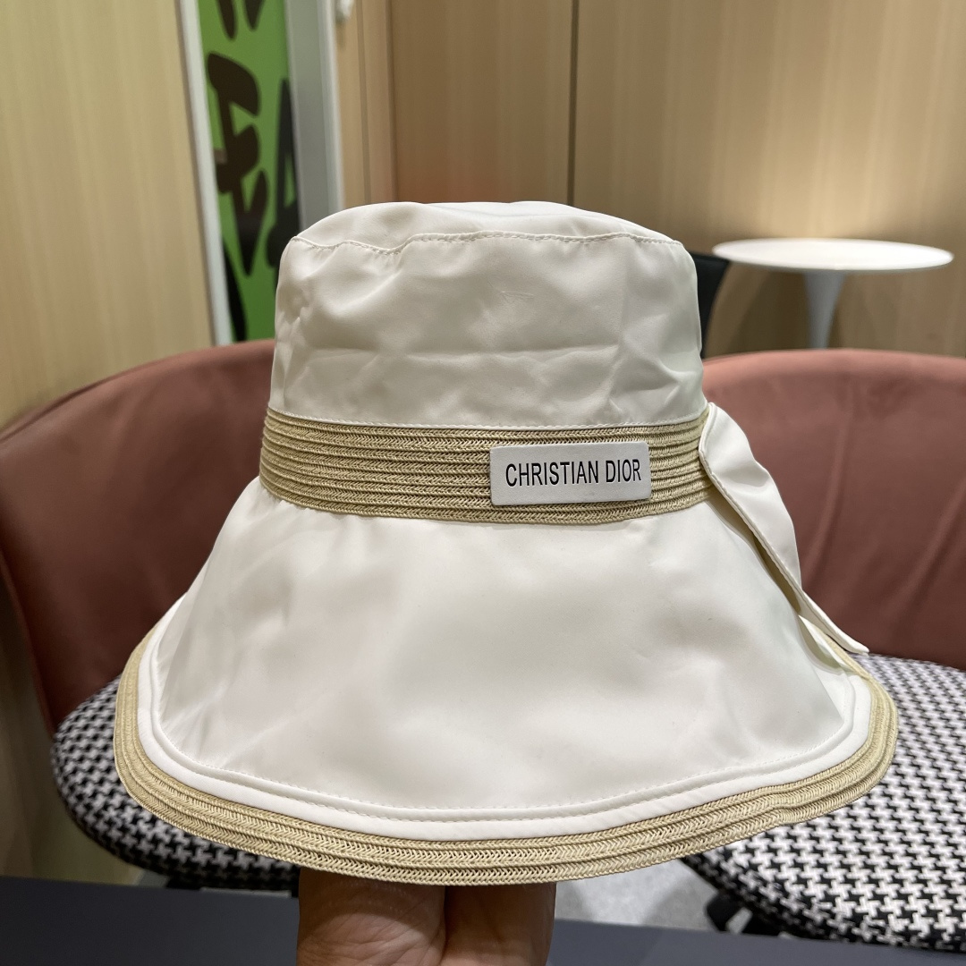   迪奥🧢春夏新款渔夫帽🧢 火爆出货，百搭单品🥰随便搭配都很好看 质量超赞👍 时尚百搭