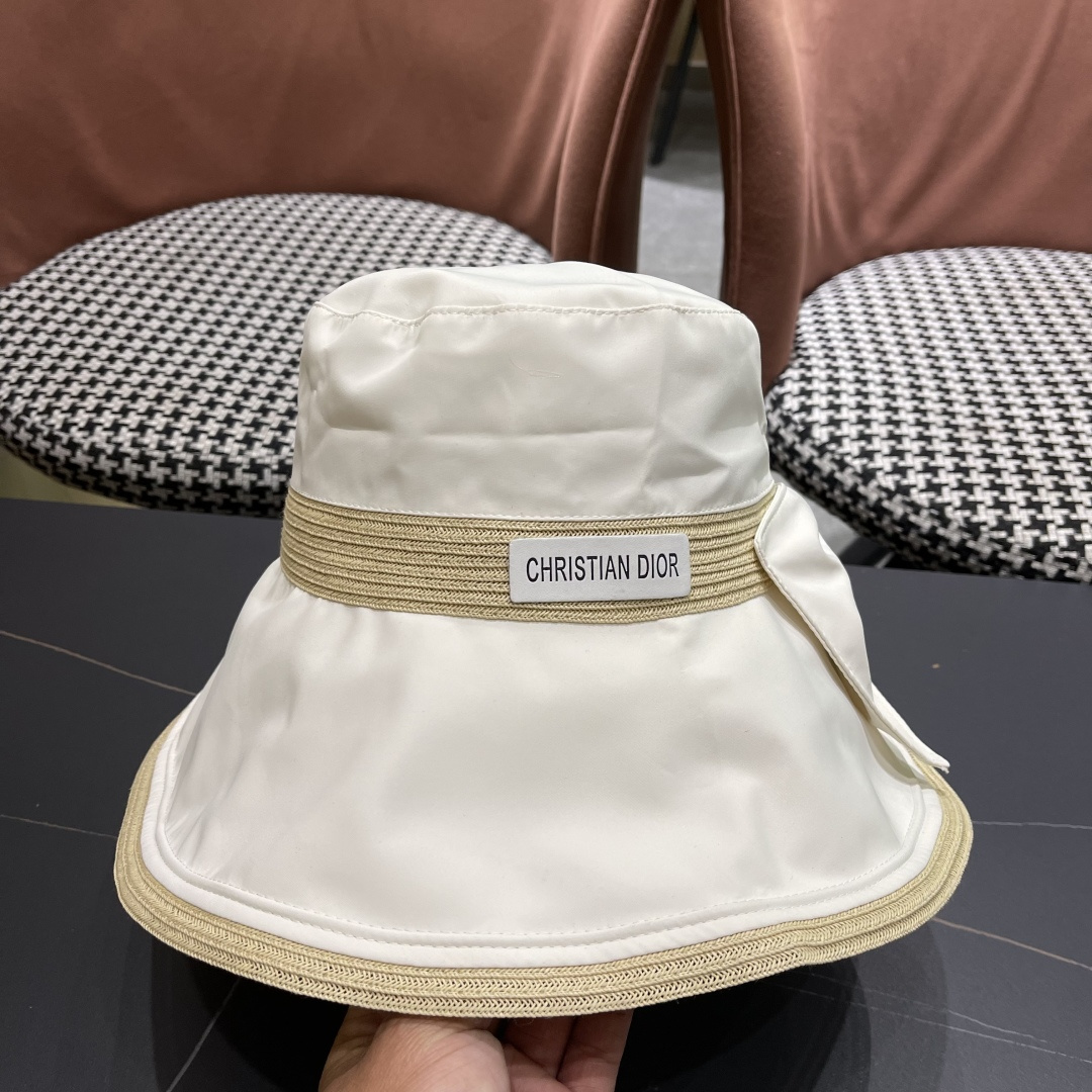   迪奥🧢春夏新款渔夫帽🧢 火爆出货，百搭单品🥰随便搭配都很好看 质量超赞👍 时尚百搭