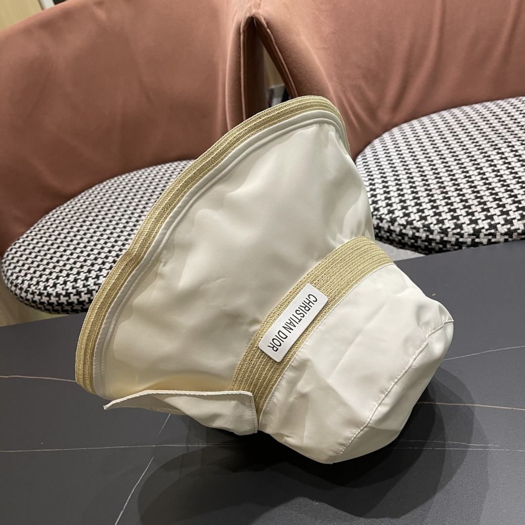   迪奥🧢春夏新款渔夫帽🧢 火爆出货，百搭单品🥰随便搭配都很好看 质量超赞👍 时尚百搭