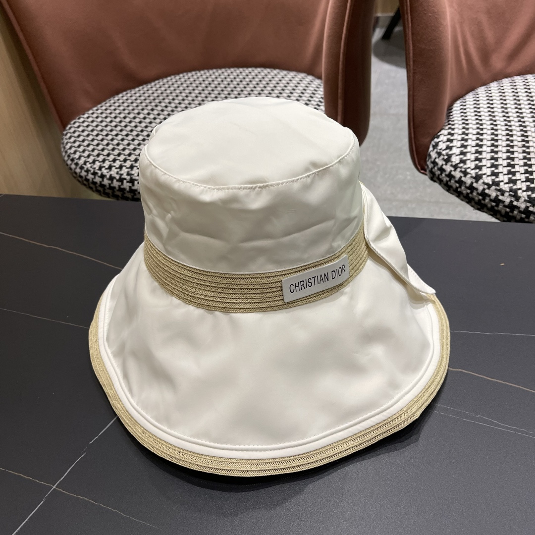   迪奥🧢春夏新款渔夫帽🧢 火爆出货，百搭单品🥰随便搭配都很好看 质量超赞👍 时尚百搭