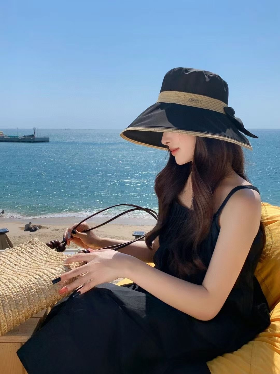   迪奥🧢春夏新款渔夫帽🧢 火爆出货，百搭单品🥰随便搭配都很好看 质量超赞👍 时尚百搭