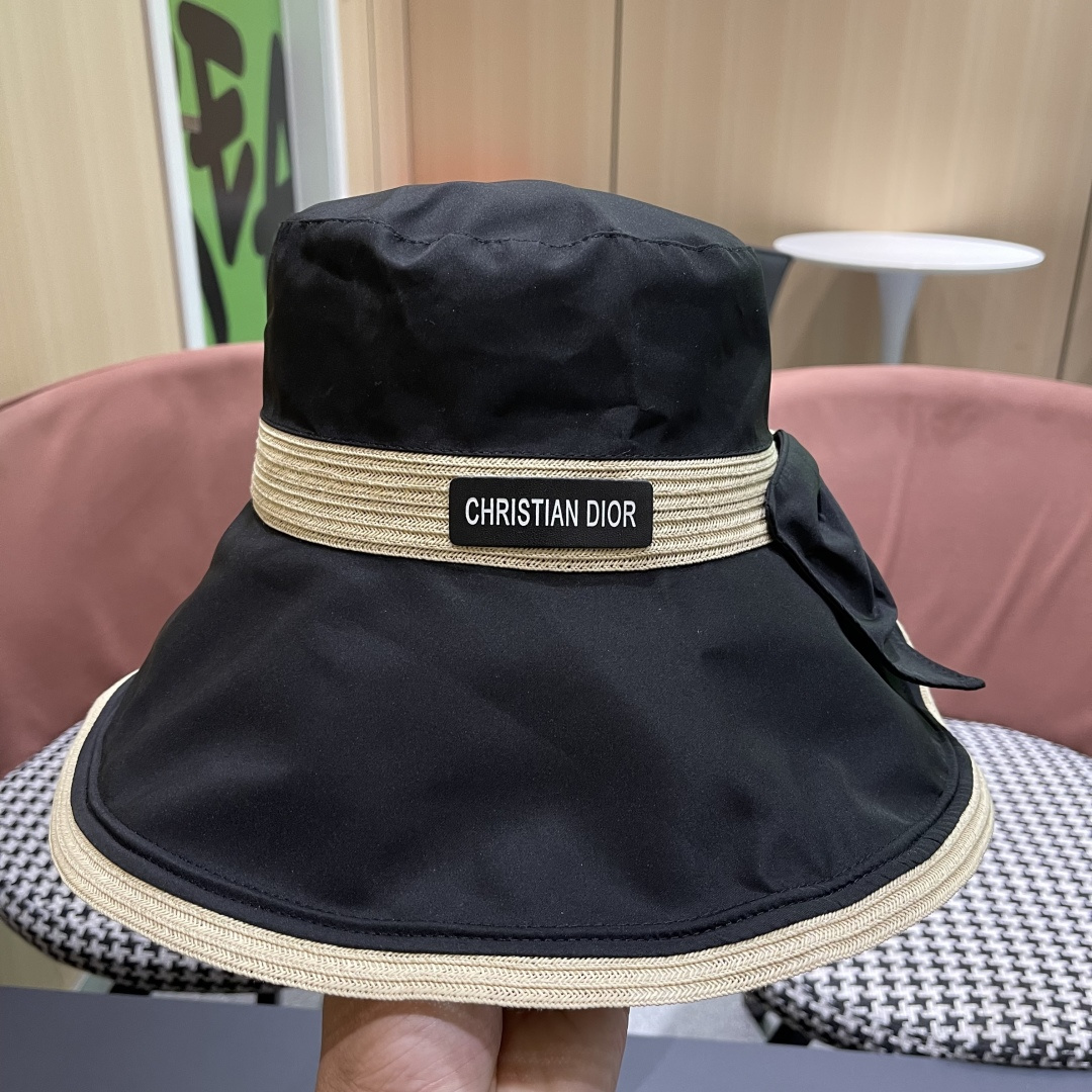   迪奥🧢春夏新款渔夫帽🧢 火爆出货，百搭单品🥰随便搭配都很好看 质量超赞👍 时尚百搭