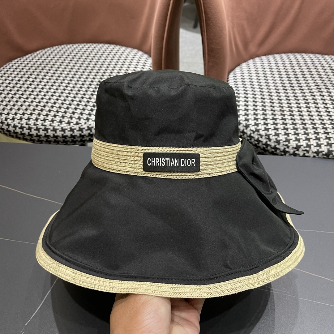   迪奥🧢春夏新款渔夫帽🧢 火爆出货，百搭单品🥰随便搭配都很好看 质量超赞👍 时尚百搭