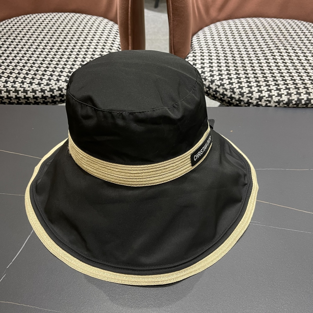   迪奥🧢春夏新款渔夫帽🧢 火爆出货，百搭单品🥰随便搭配都很好看 质量超赞👍 时尚百搭