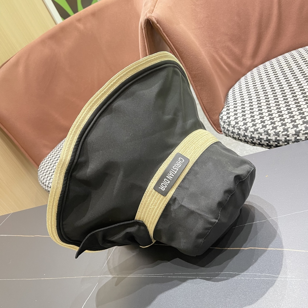   迪奥🧢春夏新款渔夫帽🧢 火爆出货，百搭单品🥰随便搭配都很好看 质量超赞👍 时尚百搭