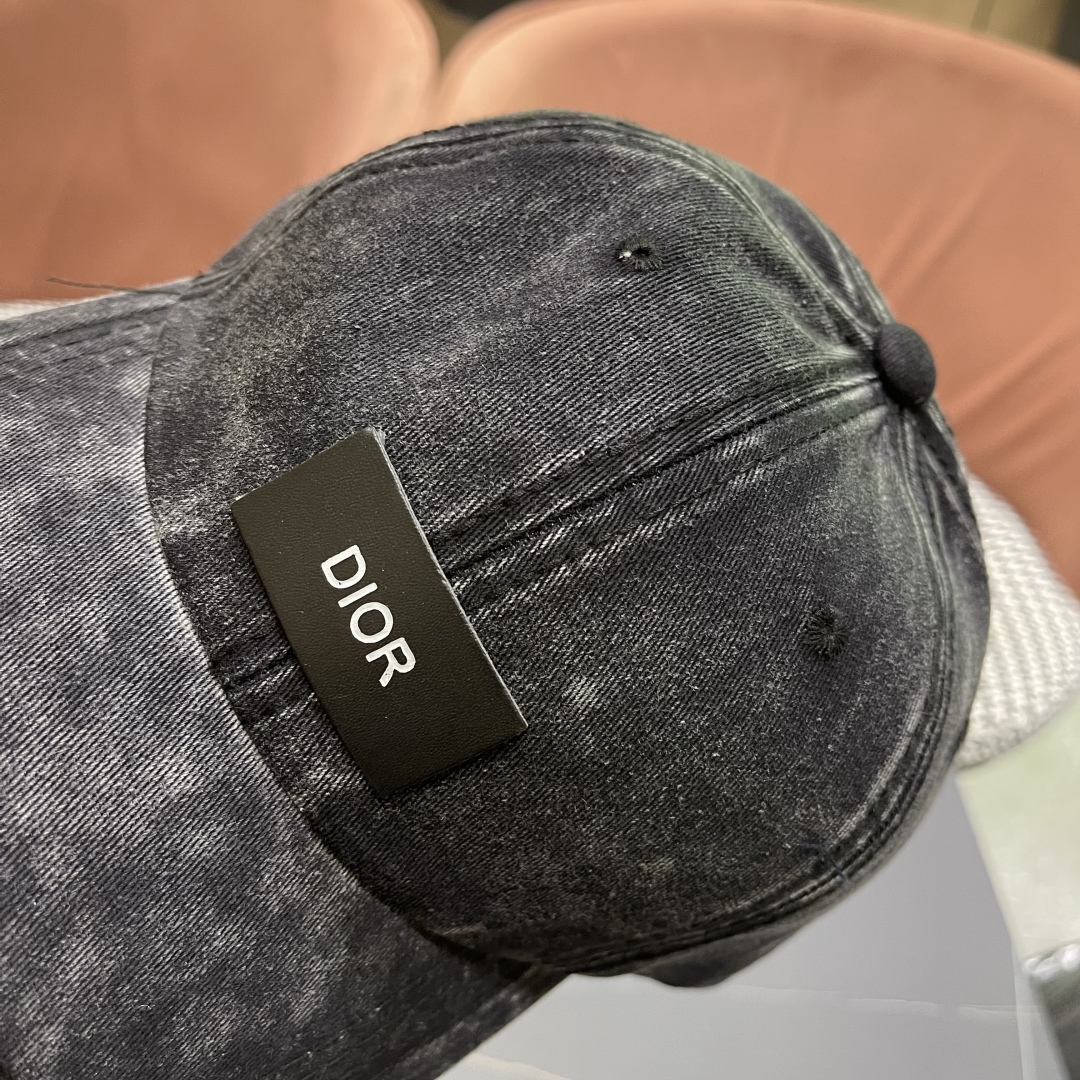 【DIOR迪奥】2025新款简约棒球帽🧢，新款出货，大牌款超好搭配，赶紧入手！