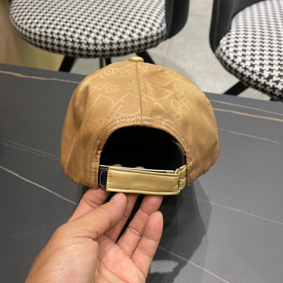  Dior迪奥2024棒球帽🧢美美哒😋简约大气❤时尚大方🌹低调奢华🥰防晒，时尚两不误，百搭款🙆🏻😱亲，赶
