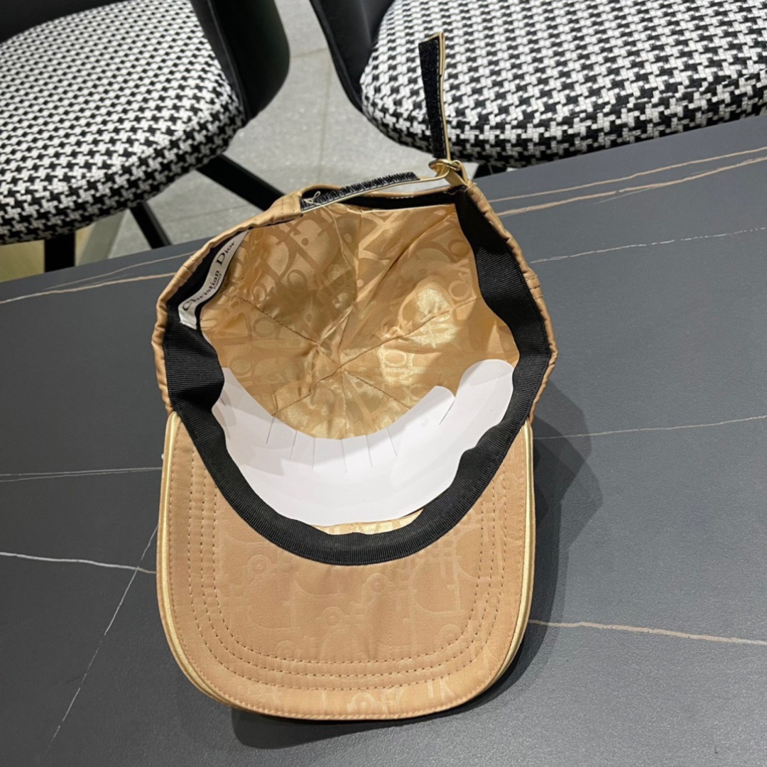  Dior迪奥2024棒球帽🧢美美哒😋简约大气❤时尚大方🌹低调奢华🥰防晒，时尚两不误，百搭款🙆🏻😱亲，赶