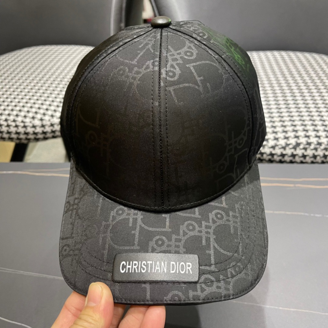  Dior迪奥2024棒球帽🧢美美哒😋简约大气❤时尚大方🌹低调奢华🥰防晒，时尚两不误，百搭款🙆🏻😱亲，赶