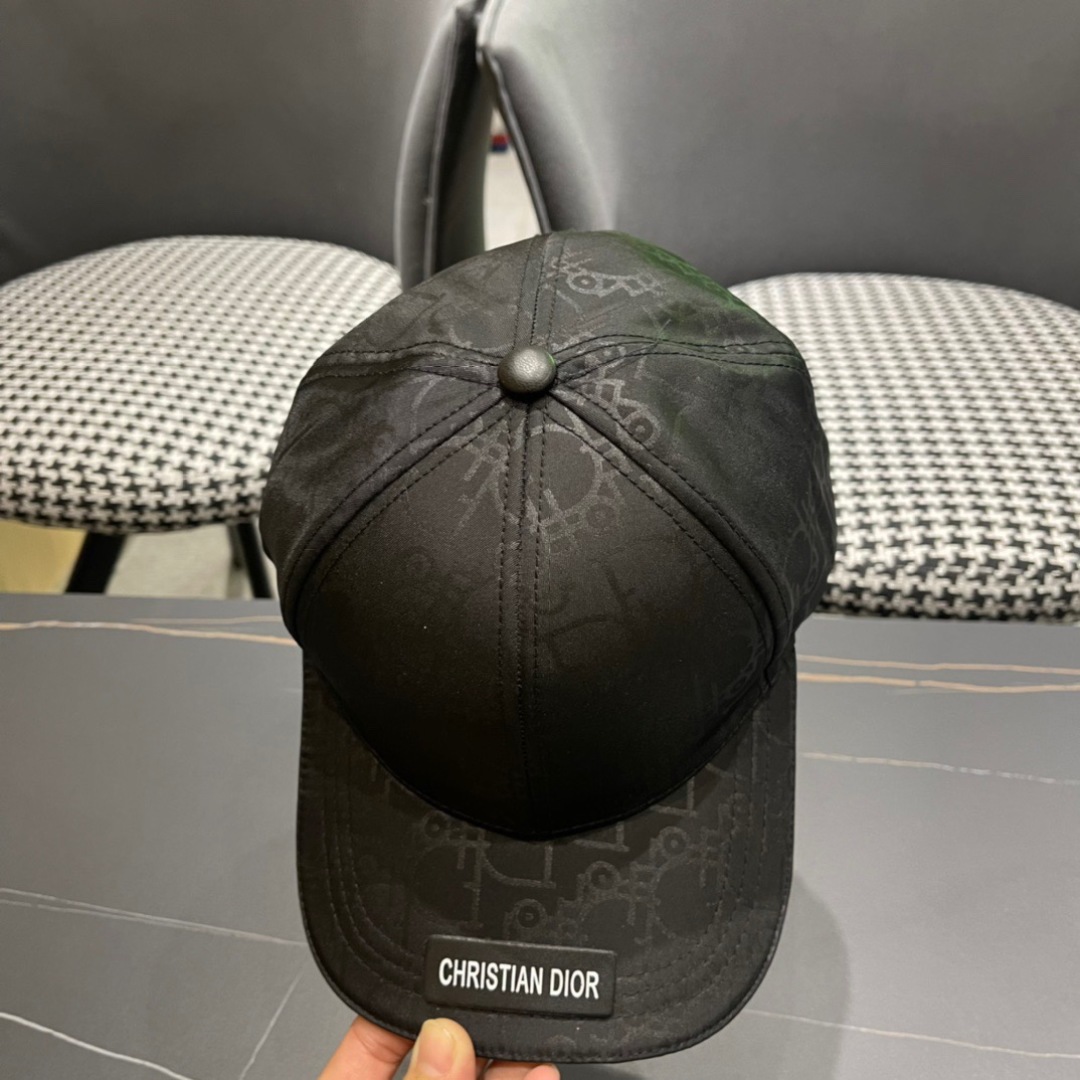  Dior迪奥2024棒球帽🧢美美哒😋简约大气❤时尚大方🌹低调奢华🥰防晒，时尚两不误，百搭款🙆🏻😱亲，赶