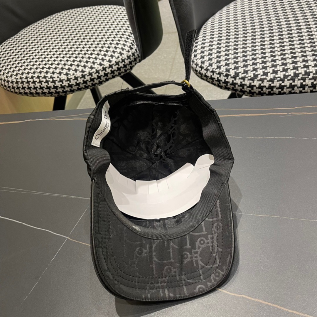  Dior迪奥2024棒球帽🧢美美哒😋简约大气❤时尚大方🌹低调奢华🥰防晒，时尚两不误，百搭款🙆🏻😱亲，赶