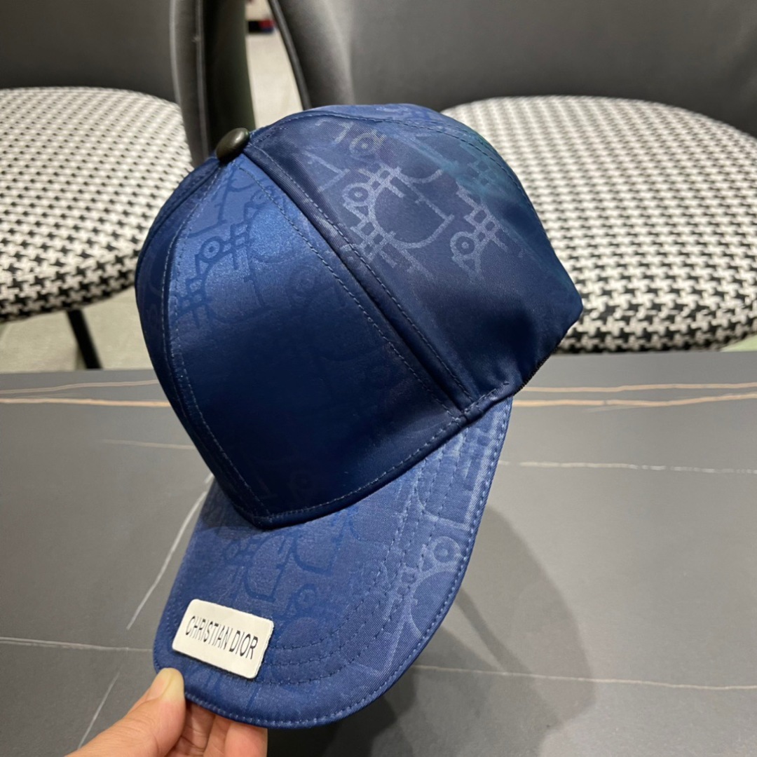  Dior迪奥2024棒球帽🧢美美哒😋简约大气❤时尚大方🌹低调奢华🥰防晒，时尚两不误，百搭款🙆🏻😱亲，赶