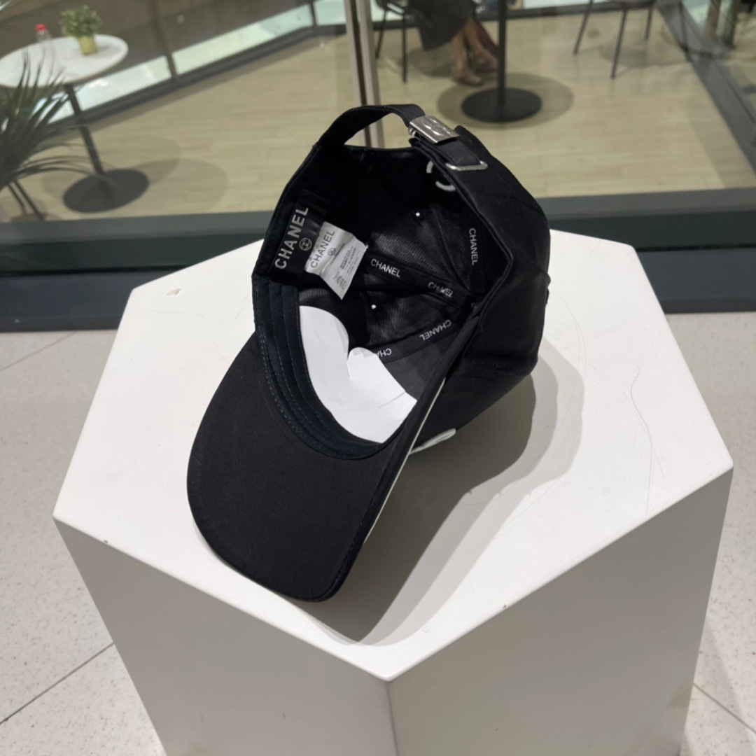   CHANEL香奈儿】新款简约刺绣logo棒球帽，新款出货，大牌款超好搭配，赶紧入手！