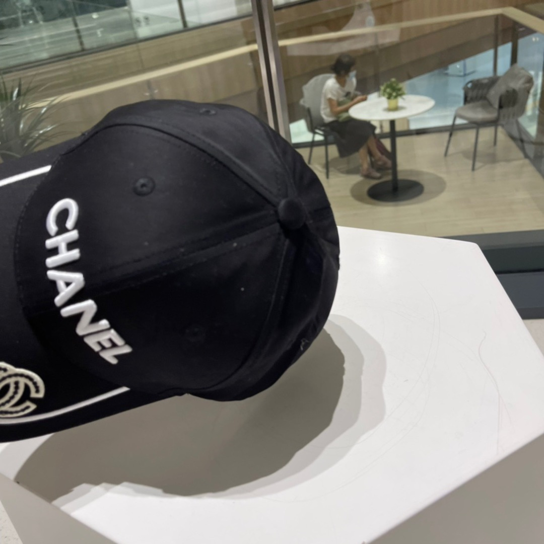   CHANEL香奈儿】新款简约刺绣logo棒球帽，新款出货，大牌款超好搭配，赶紧入手！