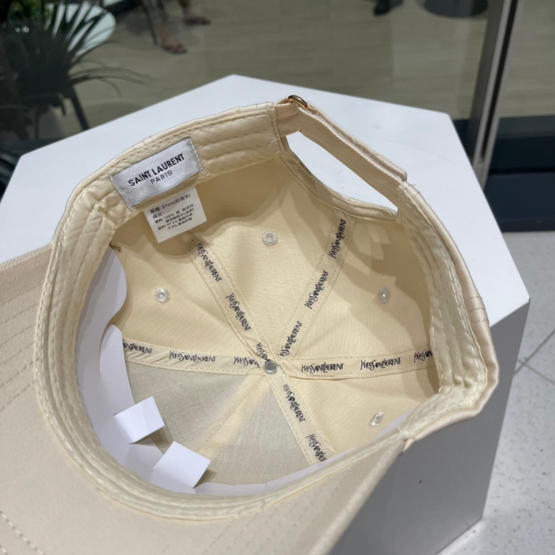  YSL圣罗兰纯棉棒球帽
这款真心好看呀！刺绣YSL标志，时尚百搭有质感！
时髦精不要错过！