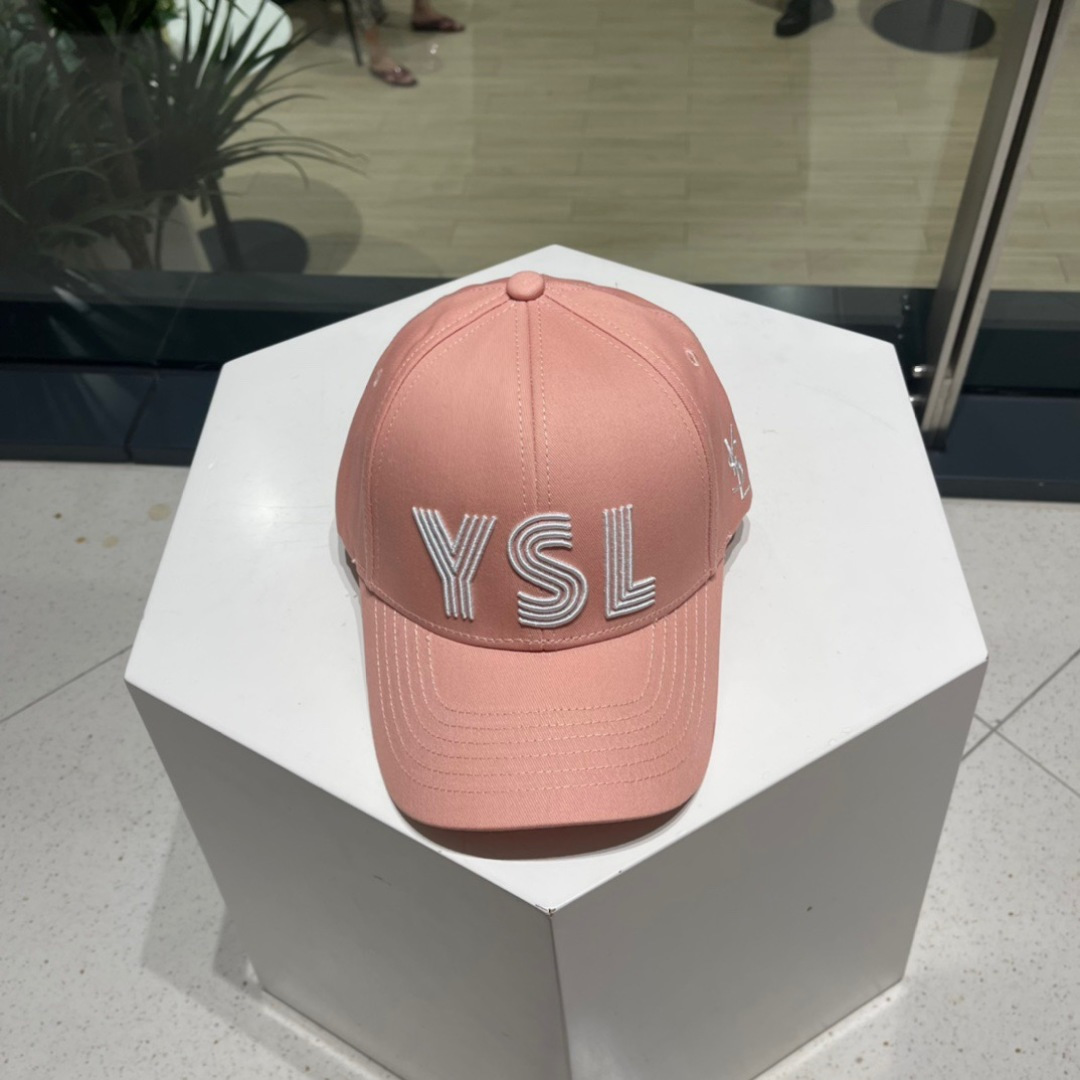  YSL圣罗兰纯棉棒球帽
这款真心好看呀！刺绣YSL标志，时尚百搭有质感！
时髦精不要错过！