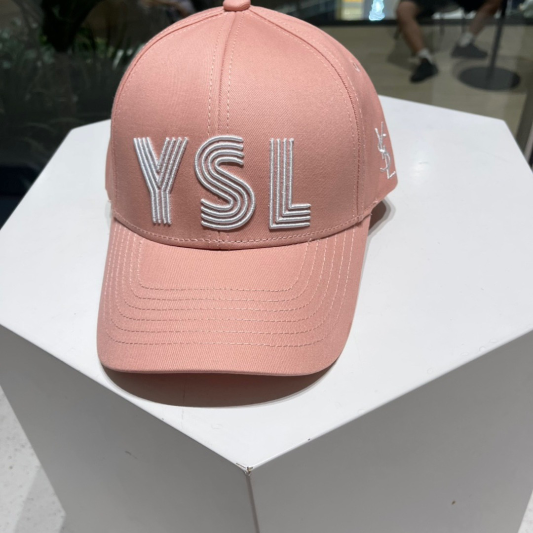  YSL圣罗兰纯棉棒球帽
这款真心好看呀！刺绣YSL标志，时尚百搭有质感！
时髦精不要错过！