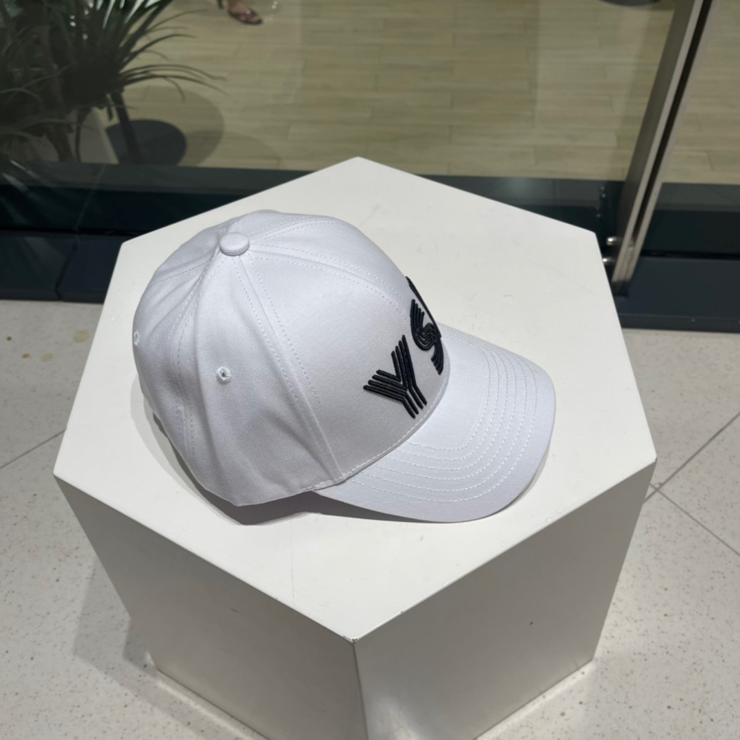  YSL圣罗兰纯棉棒球帽
这款真心好看呀！刺绣YSL标志，时尚百搭有质感！
时髦精不要错过！