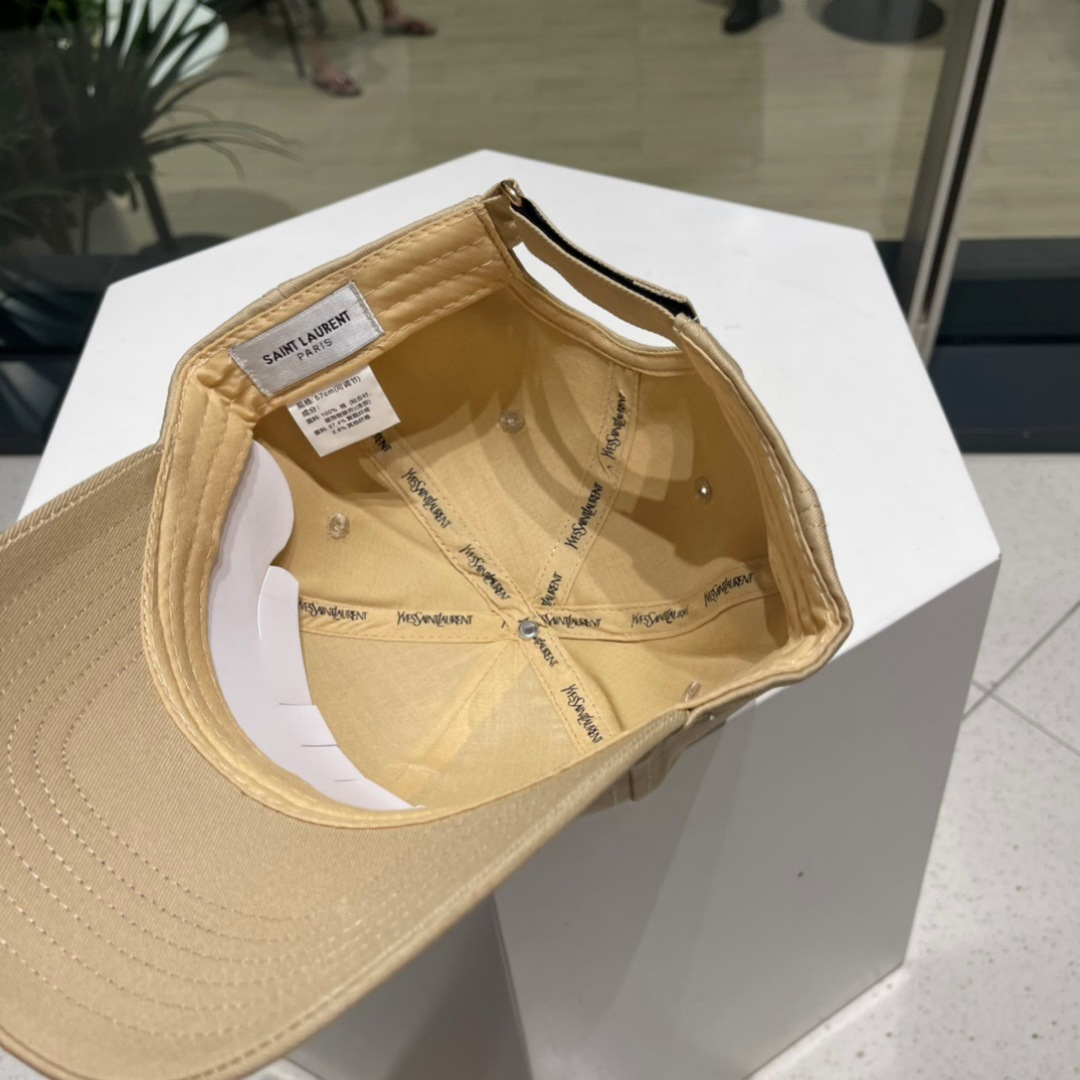  YSL圣罗兰纯棉棒球帽
这款真心好看呀！刺绣YSL标志，时尚百搭有质感！
时髦精不要错过！