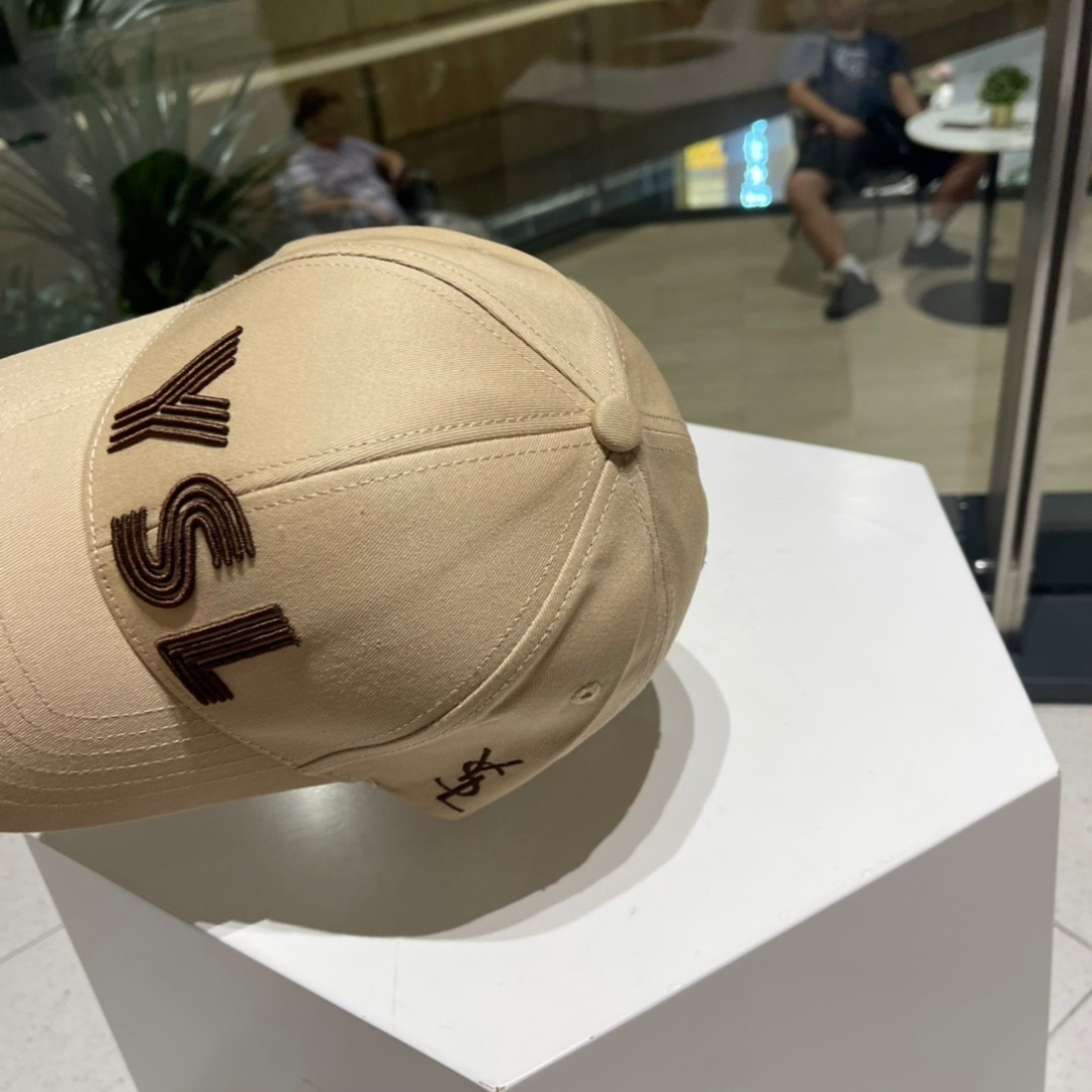  YSL圣罗兰纯棉棒球帽
这款真心好看呀！刺绣YSL标志，时尚百搭有质感！
时髦精不要错过！