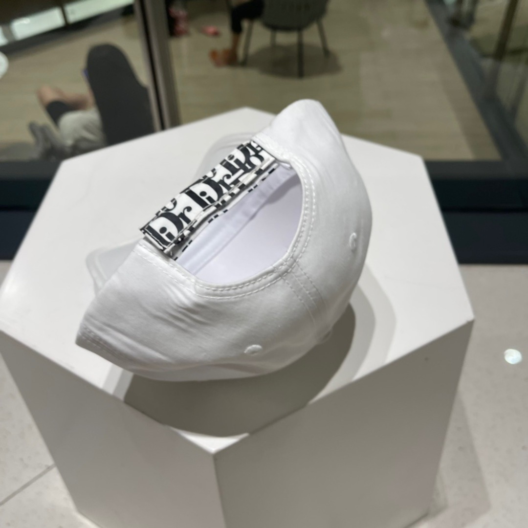 🧢Dior迪奥棒球帽🧢 高版本😋简约大气，防晒，时尚两不误，百搭款