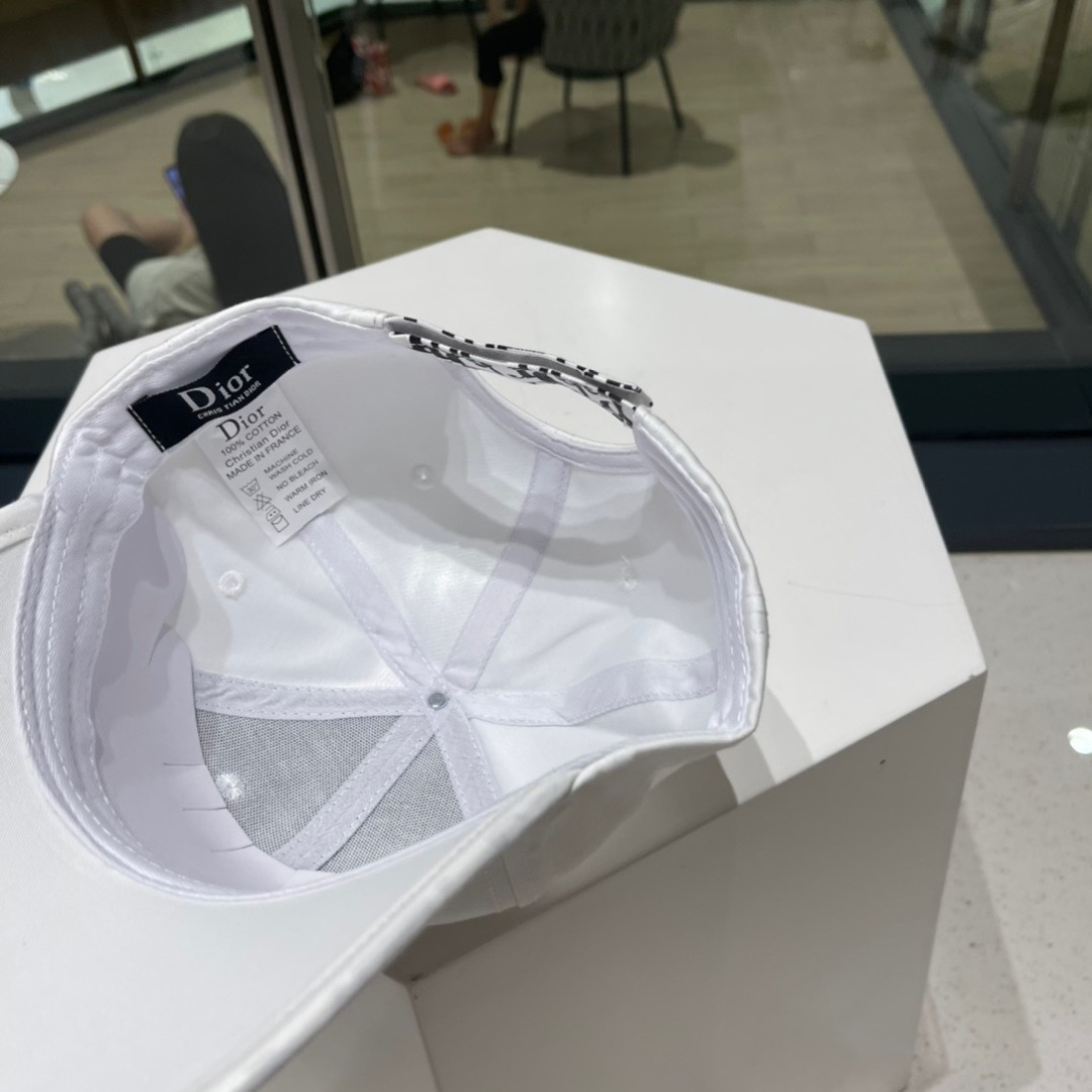 🧢Dior迪奥棒球帽🧢 高版本😋简约大气，防晒，时尚两不误，百搭款