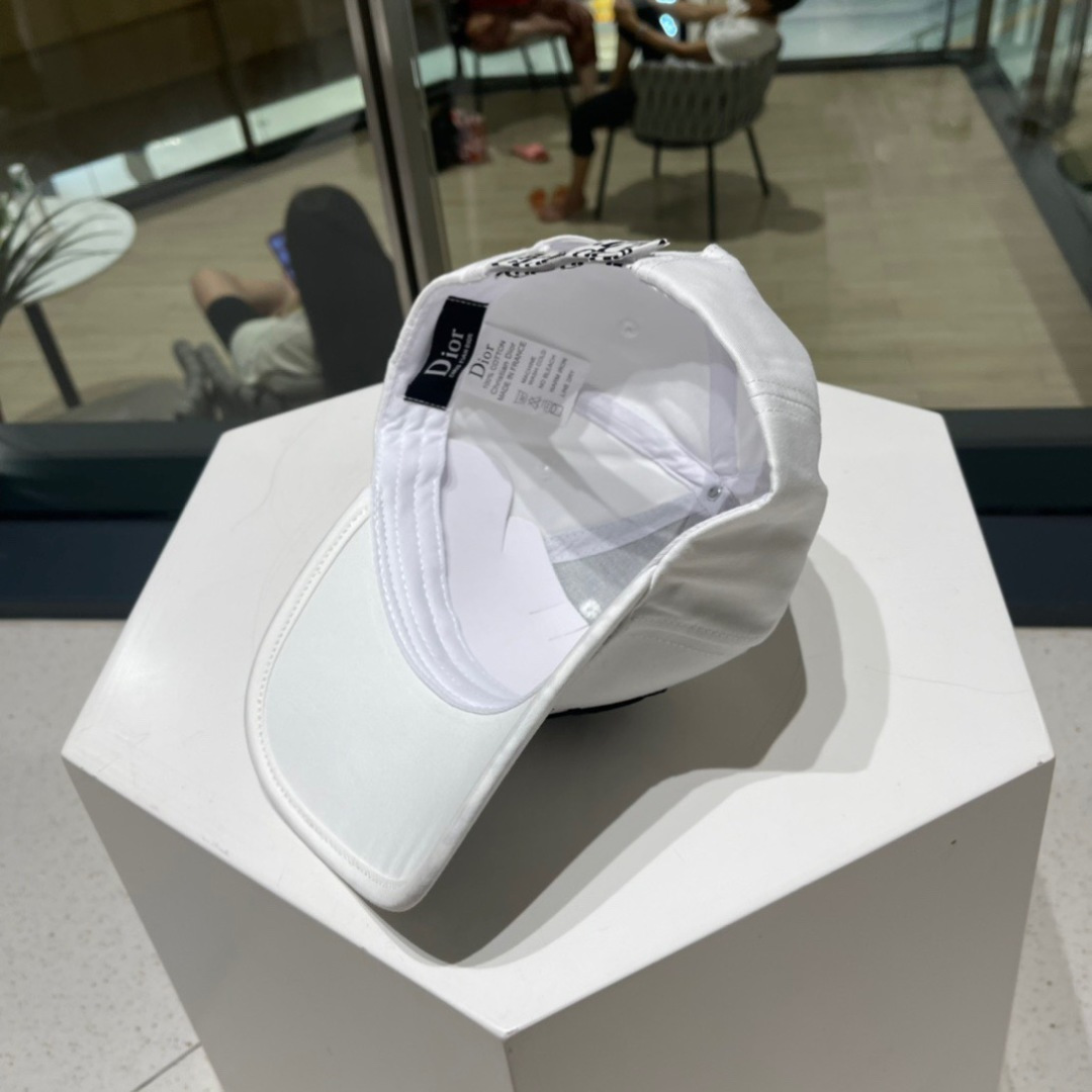 🧢Dior迪奥棒球帽🧢 高版本😋简约大气，防晒，时尚两不误，百搭款