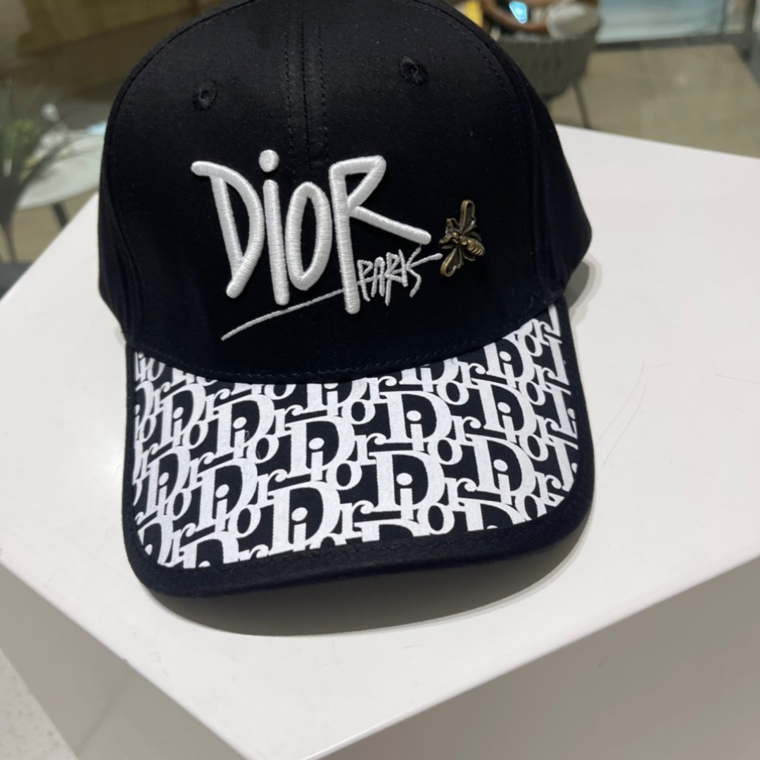 🧢Dior迪奥棒球帽🧢 高版本😋简约大气，防晒，时尚两不误，百搭款