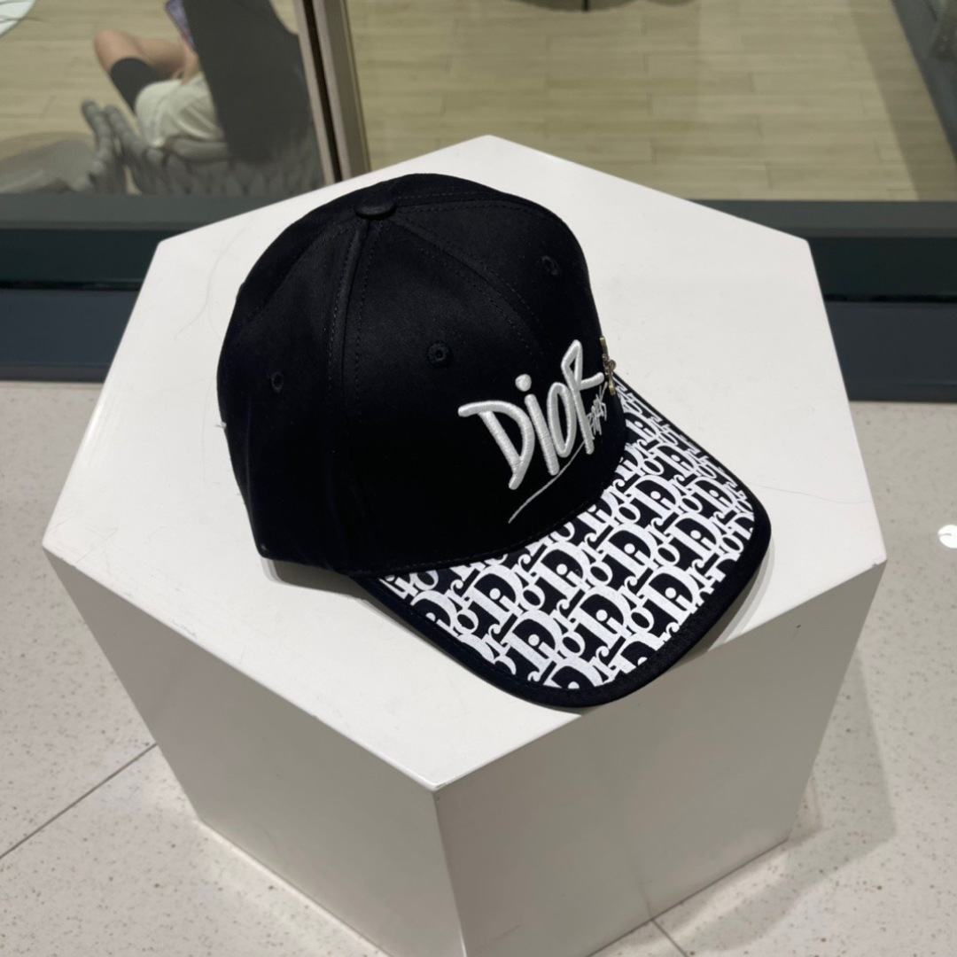 🧢Dior迪奥棒球帽🧢 高版本😋简约大气，防晒，时尚两不误，百搭款