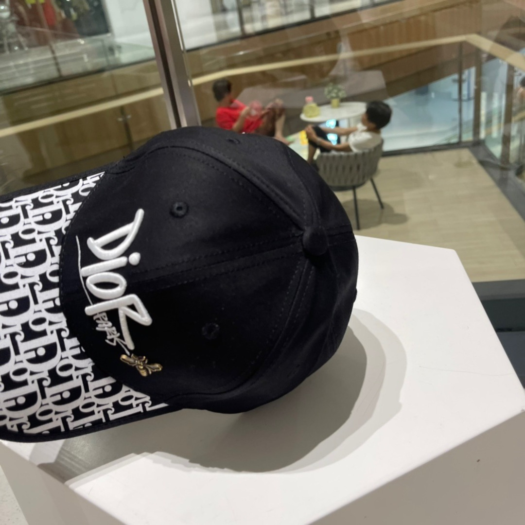 🧢Dior迪奥棒球帽🧢 高版本😋简约大气，防晒，时尚两不误，百搭款