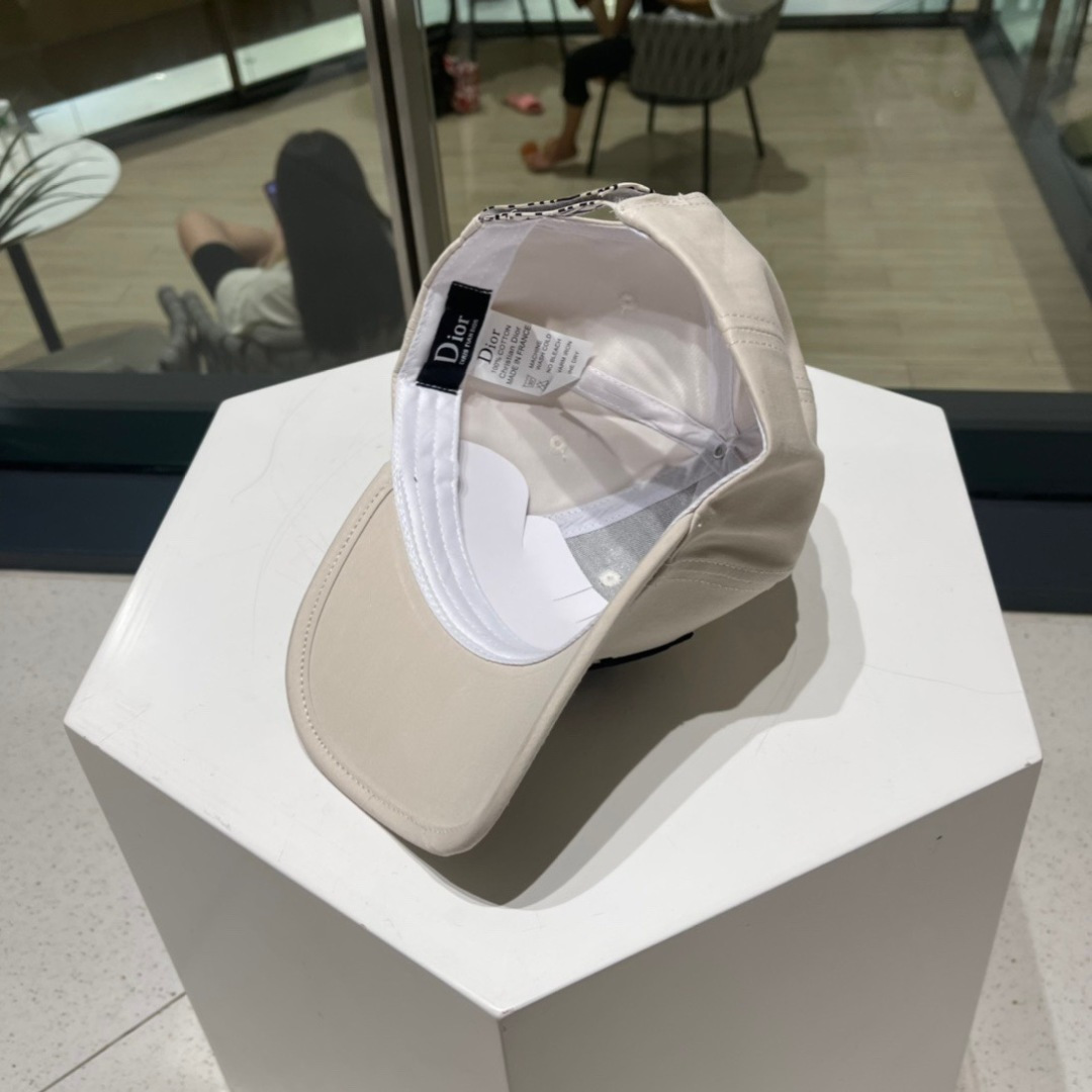 🧢Dior迪奥棒球帽🧢 高版本😋简约大气，防晒，时尚两不误，百搭款