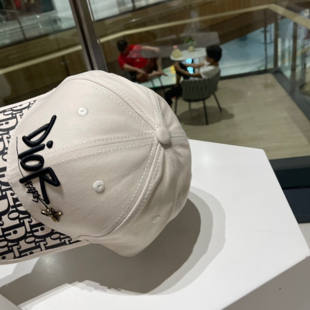 🧢Dior迪奥棒球帽🧢 高版本😋简约大气，防晒，时尚两不误，百搭款