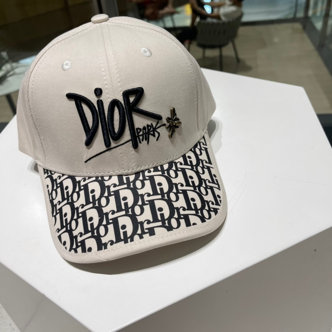 🧢Dior迪奥棒球帽🧢 高版本😋简约大气，防晒，时尚两不误，百搭款