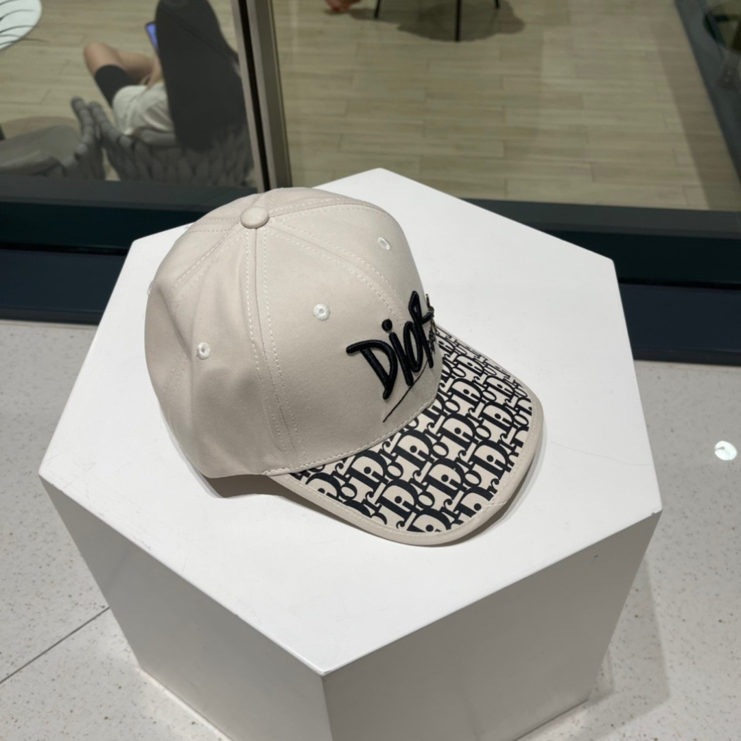 🧢Dior迪奥棒球帽🧢 高版本😋简约大气，防晒，时尚两不误，百搭款