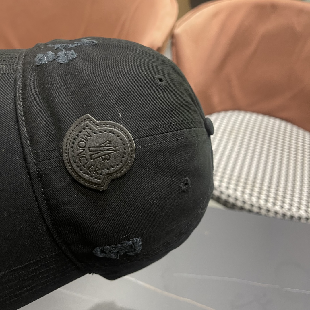  Moncler蒙口2025新款小破洞棒球帽，质量超赞，基础头围56，贴片可调节。