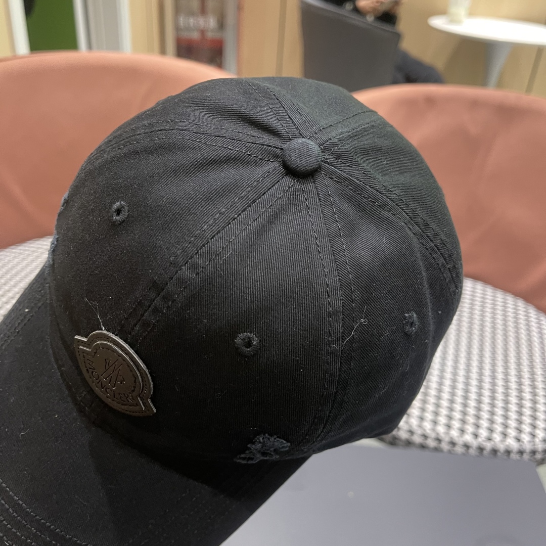  Moncler蒙口2025新款小破洞棒球帽，质量超赞，基础头围56，贴片可调节。