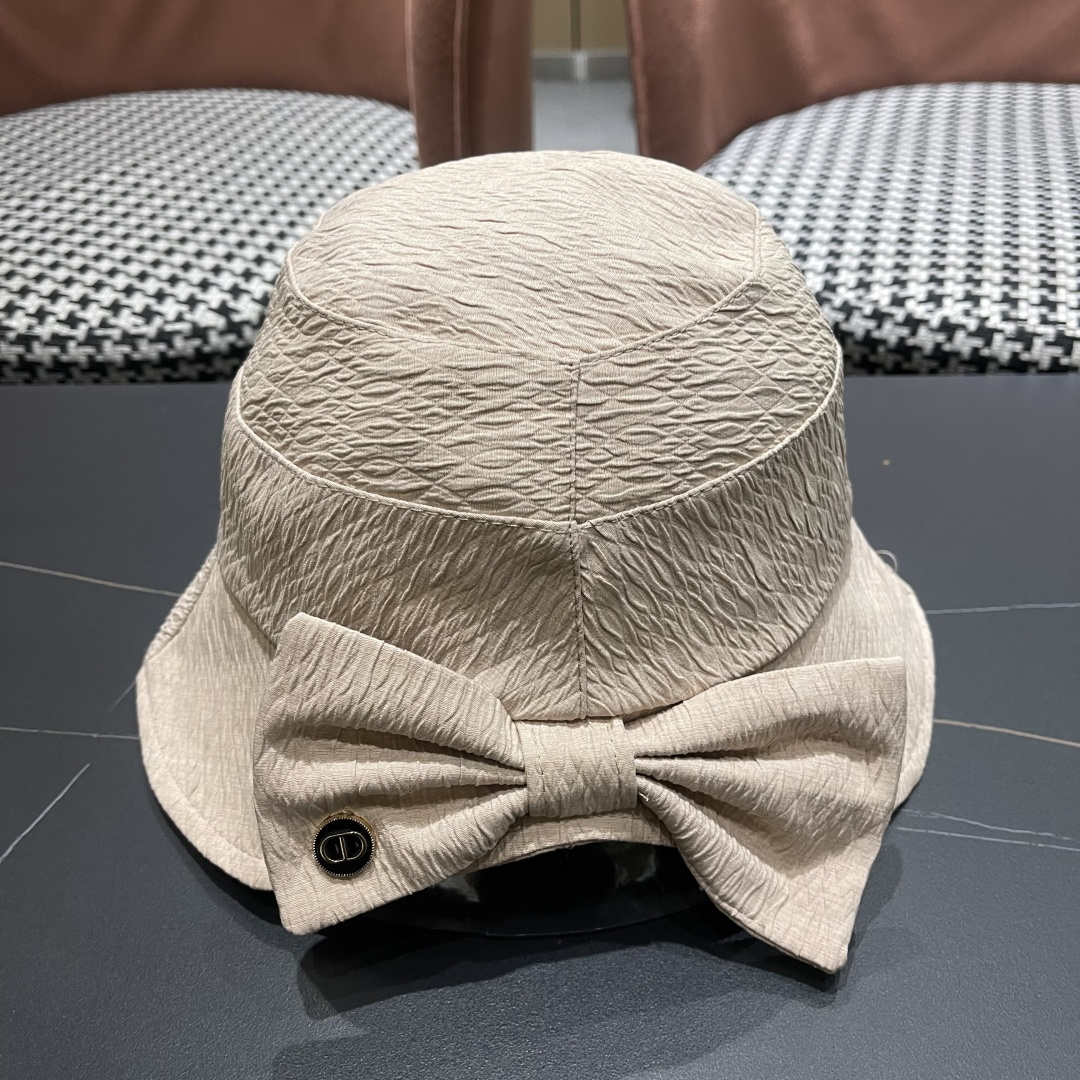  LV渔夫帽新款路易威登蝴蝶结渔夫帽🧢 火爆出货，百搭单品🥰随便搭配都很好看 质量超赞👍 时尚百搭