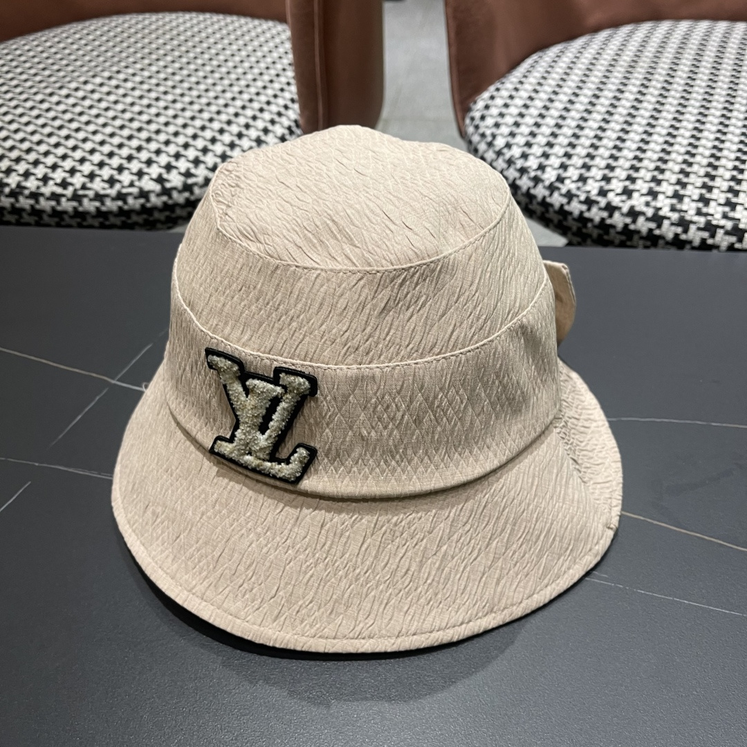  LV渔夫帽新款路易威登蝴蝶结渔夫帽🧢 火爆出货，百搭单品🥰随便搭配都很好看 质量超赞👍 时尚百搭