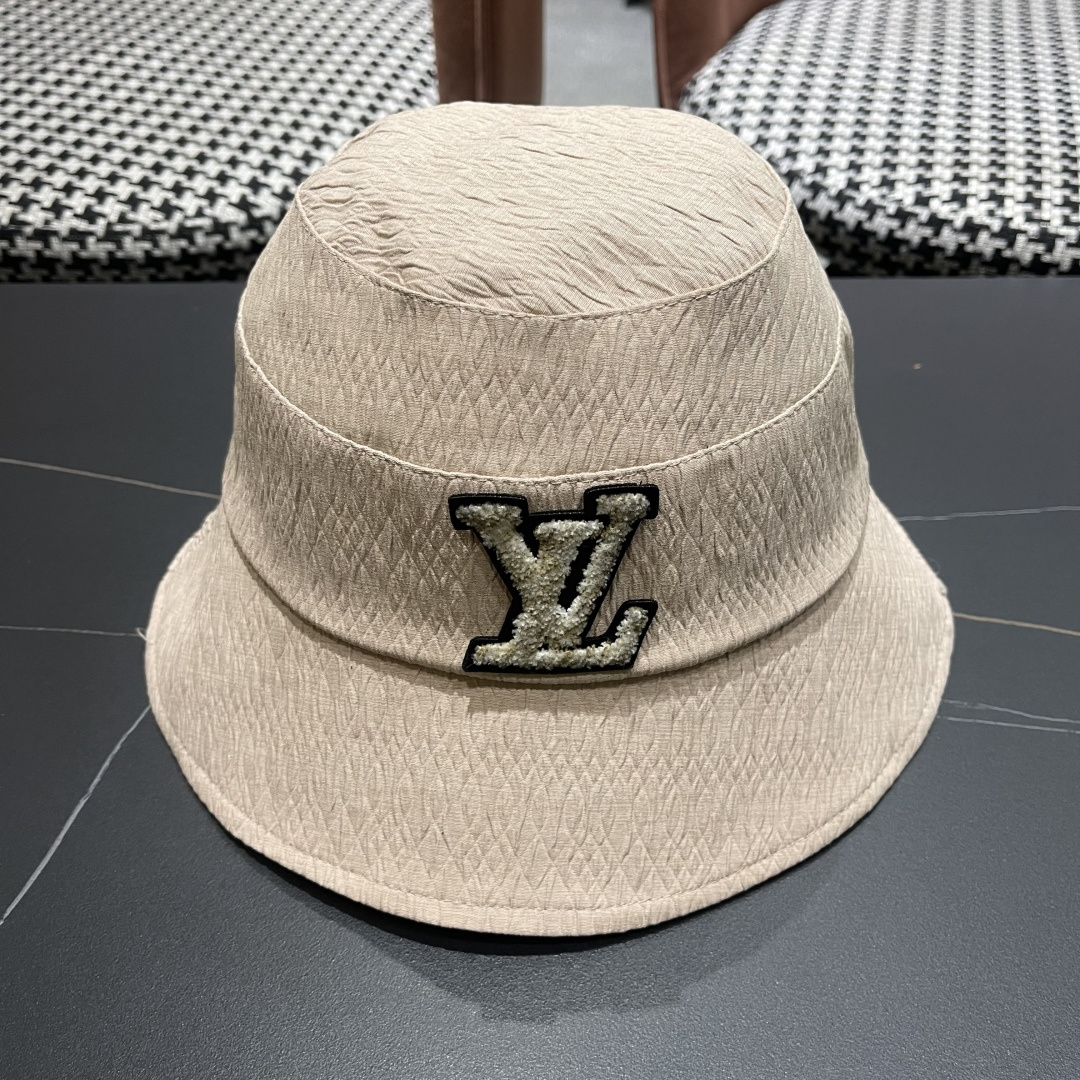  LV渔夫帽新款路易威登蝴蝶结渔夫帽🧢 火爆出货，百搭单品🥰随便搭配都很好看 质量超赞👍 时尚百搭