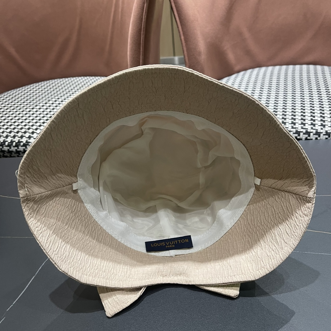  LV渔夫帽新款路易威登蝴蝶结渔夫帽🧢 火爆出货，百搭单品🥰随便搭配都很好看 质量超赞👍 时尚百搭