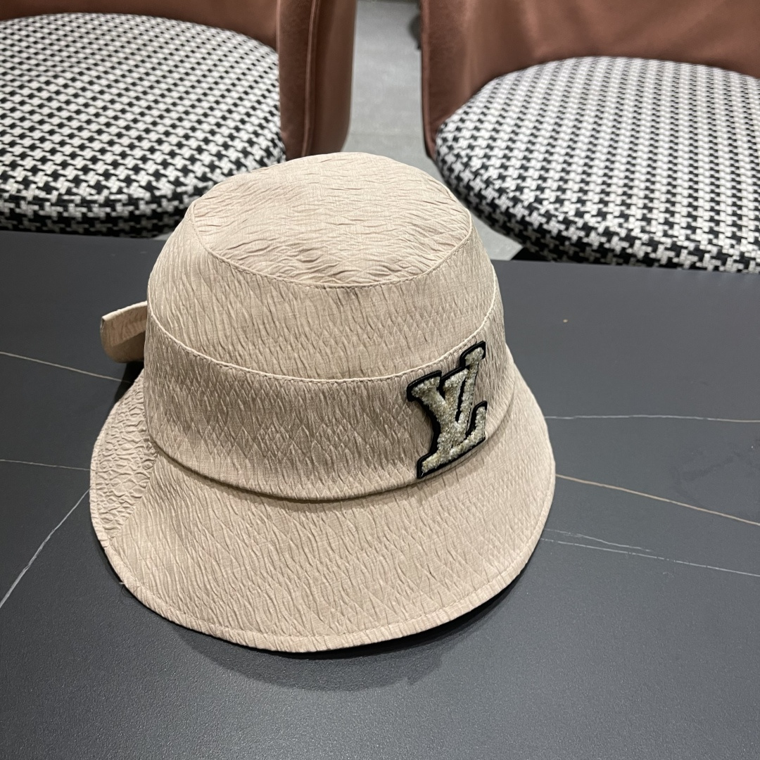  LV渔夫帽新款路易威登蝴蝶结渔夫帽🧢 火爆出货，百搭单品🥰随便搭配都很好看 质量超赞👍 时尚百搭