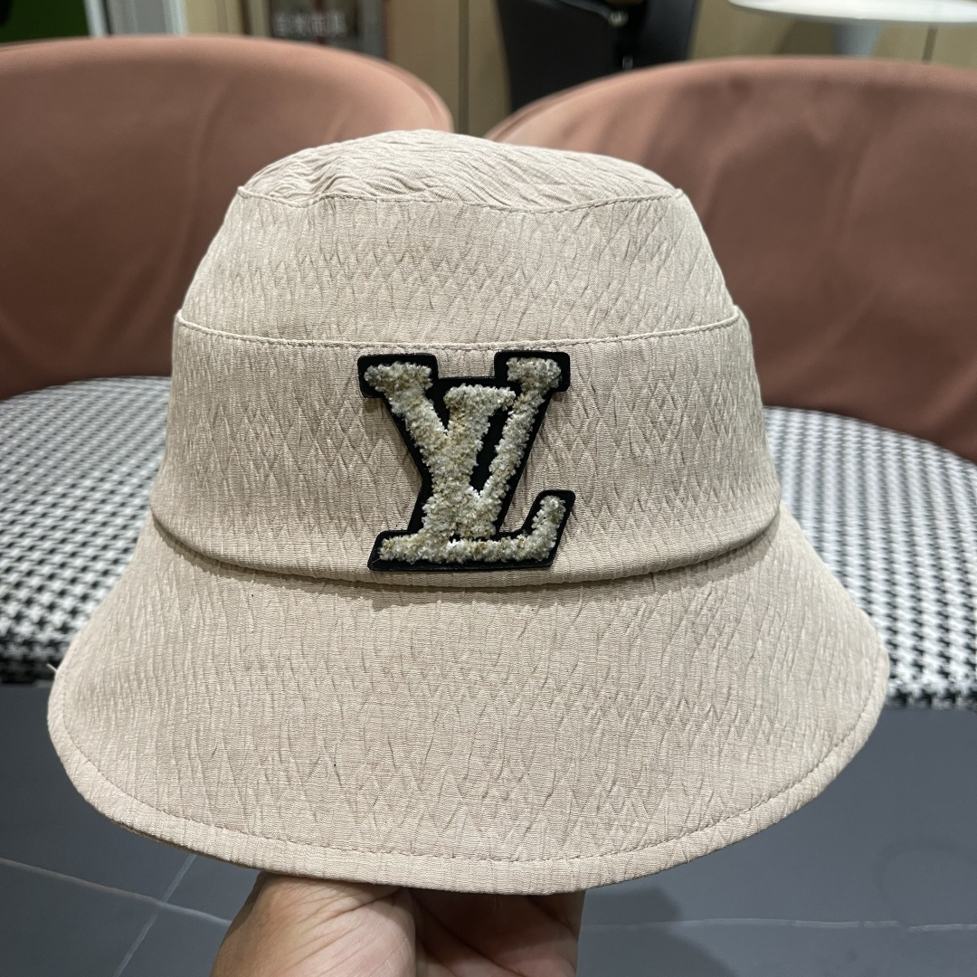  LV渔夫帽新款路易威登蝴蝶结渔夫帽🧢 火爆出货，百搭单品🥰随便搭配都很好看 质量超赞👍 时尚百搭