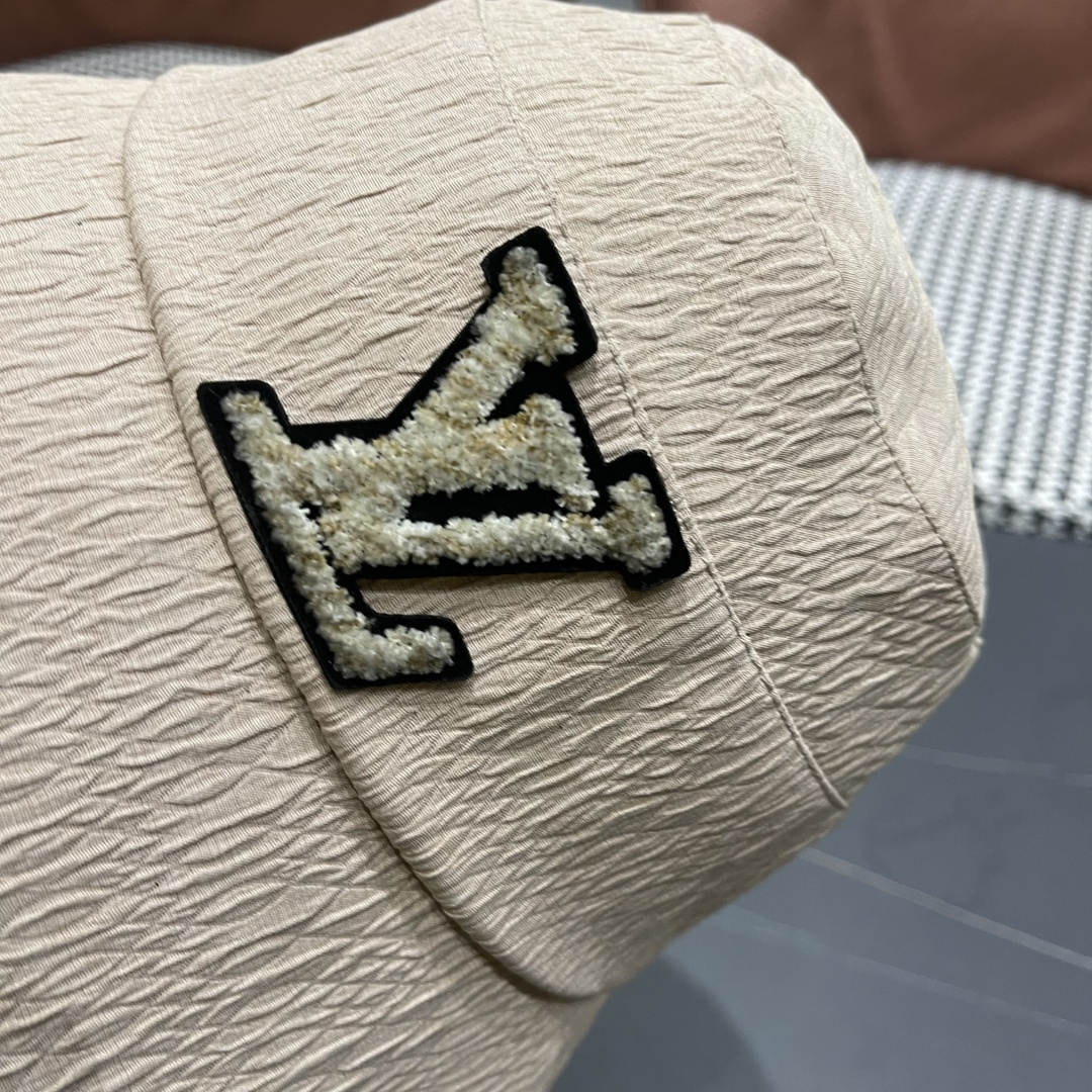  LV渔夫帽新款路易威登蝴蝶结渔夫帽🧢 火爆出货，百搭单品🥰随便搭配都很好看 质量超赞👍 时尚百搭