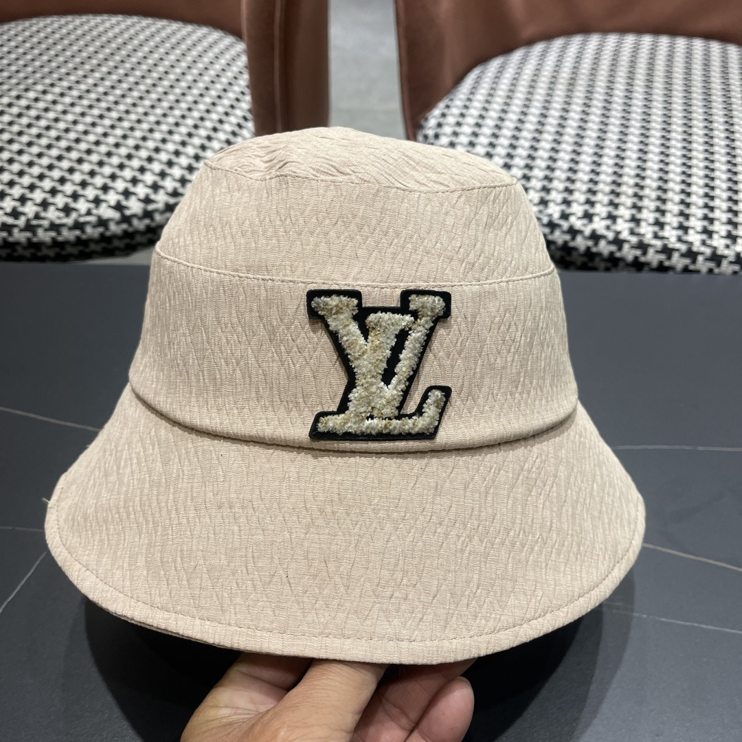 LV渔夫帽新款路易威登蝴蝶结渔夫帽🧢 火爆出货，百搭单品🥰随便搭配都很好看 质量超赞👍 时尚百搭