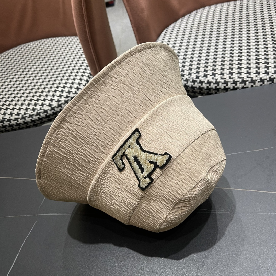  LV渔夫帽新款路易威登蝴蝶结渔夫帽🧢 火爆出货，百搭单品🥰随便搭配都很好看 质量超赞👍 时尚百搭