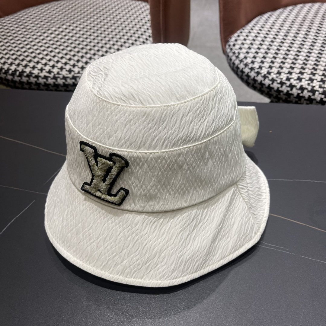  LV渔夫帽新款路易威登蝴蝶结渔夫帽🧢 火爆出货，百搭单品🥰随便搭配都很好看 质量超赞👍 时尚百搭