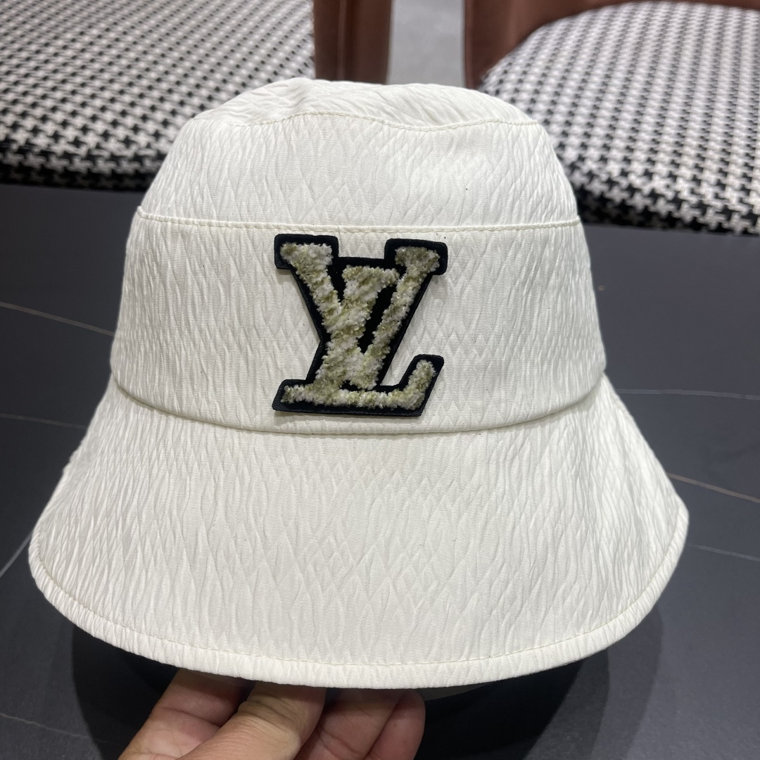  LV渔夫帽新款路易威登蝴蝶结渔夫帽🧢 火爆出货，百搭单品🥰随便搭配都很好看 质量超赞👍 时尚百搭